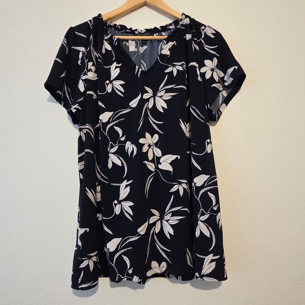 Banana Republic Navy Blue Floral V-Neck Ruffle Blouse Short Sleeve Large